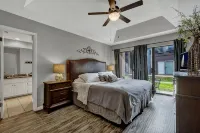 Private River Access, Pool, Hot Tub, BBQ Grill Walk Downtown & Bahn. Free Tubes! - 4-Star