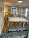 200 Ft. from the Lake! Includes kayak & 4 man Paddle Boat-Long term avail. - Hytter