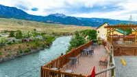 Yellowstone Riverside Cottages - 2-Star