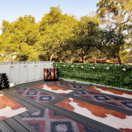 Heated Pool, MiniGolf, Karaoke, Game Room, Spa, 2mi to DT - SoCo Cowgirl