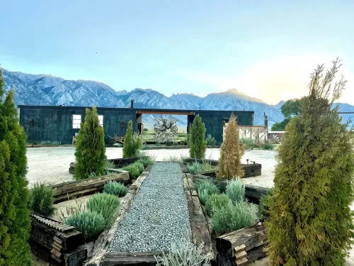 The LONEWEST Retreat in the Eastern Mountain Sierras - 4-Star