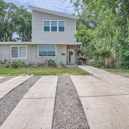 Pet Friendly Retreat with Lap Pool / Spa in the '04!  Near SXSW Top Spots!