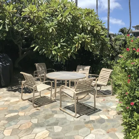 Deluxe Ocean View Ground Floor.... Renovated ..Walk to the Hyatt and Beach...A/C
