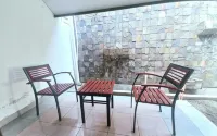 Simply Homy Guest House Gembiraloka - balcony