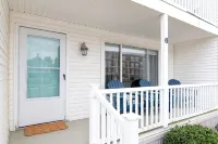 Ocean Block - 1st Floor Condo - Walk to the Beach - 4성급