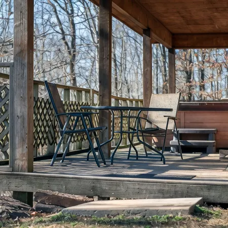 Cozy Secluded Cabin with a Hot Tub