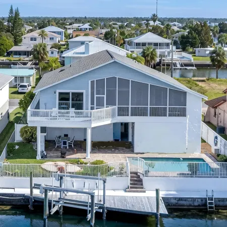 The Blue Heron- Waterfront-Gulf Access-Dock-Pool-Kayaks Hotels in Hernando Beach