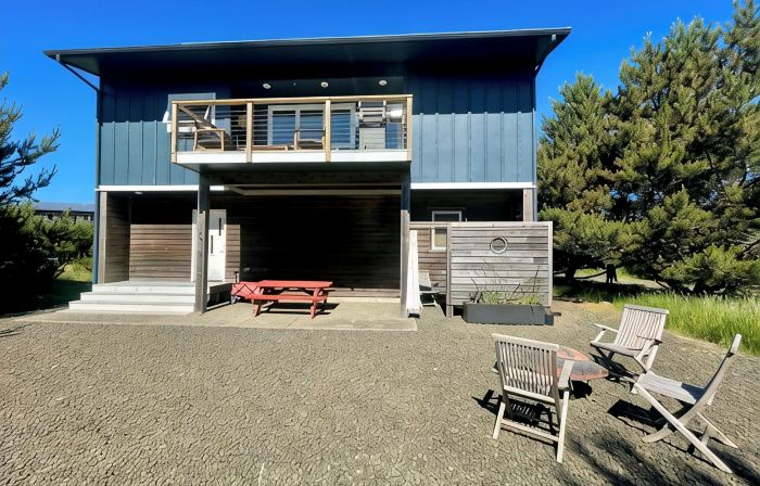 Ocean Views, Beach Path, Private + Pickleball + Nature Baths