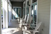 5 BR, 5 BA in Seaside, quick walk to the private beach access or main pool - Pools