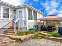 Easton's Beach House: Steps to the Beach. Last Summer Nights Available! - Kitchens