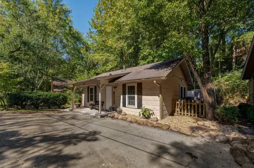 Cozy Cabin, 10 minutes to downtown Gatlinburg! - شاليه