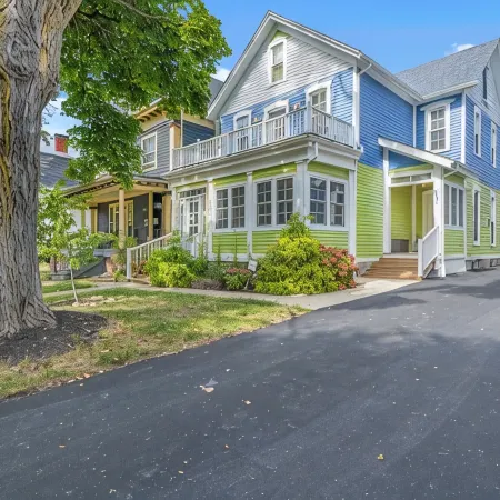 Luxury 2 Bedroom 1.5 Bath Town Home/ Walk to Elmwood/ Garage/ EV Charger/ AC