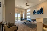 Modern house only minutes away from Fossil Rim Wildlife Center & Dinosaur Park. - 4-Star