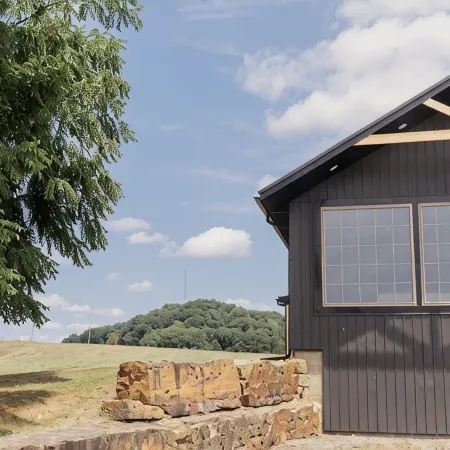 Red Hill Farm's Newly Renovated "Bunkhouse" with Hot tub and Gameroom