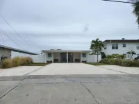 Million Dollar Views! Waterfront 2 Bedroom/2 Bath Duplex with Pool and Dock. - Villas