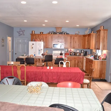 Large Family Friendly House on the Santiam River w/ Hobbit Door!