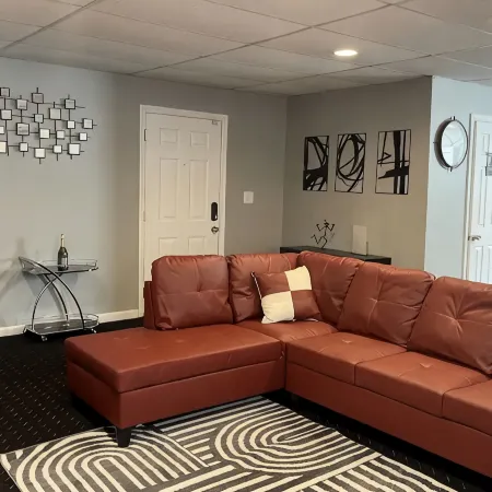 Urban Retreat-Walk to UC, Hospitals and the Zoo. Minutes from OTR and Downtown.