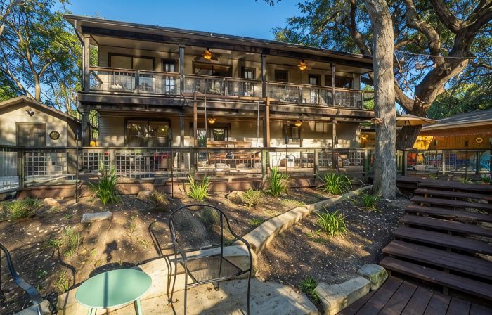 Waterhouse- 4 Bed, 3 bath, SUP, Kayak,  Ping pong, Decks galore