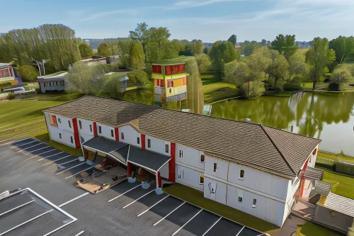 The Originals Access, Hôtel Bordeaux Lac - Parkplatz