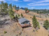 Falcon Ridge Chalet-Woodland Park: WiFi & Views, Deck and Views of Pikes Peak - balcon