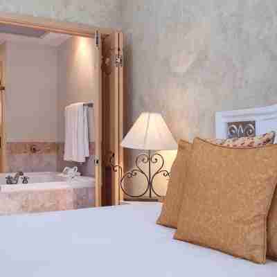 Condo Estancia by Trvl2HM Rooms