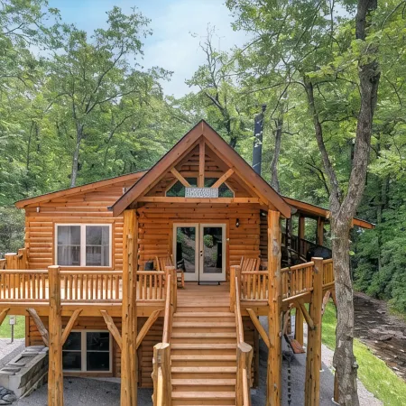 LOG HOME - NEXT TO CREEK / FIREPLACE / HOT TUB / HIKING TRAILS / PET FRIENDLY