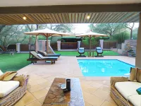 Wild Dog Guest Lodge - Bergblick
