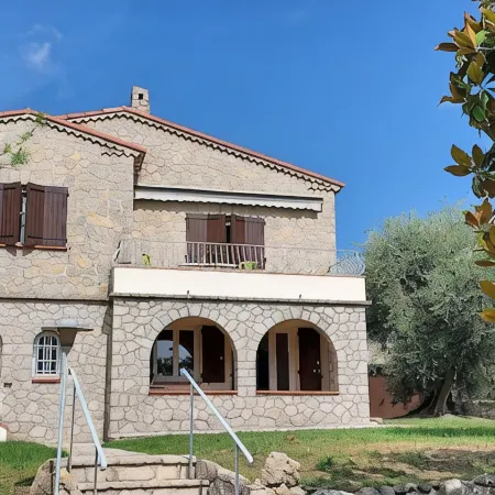 Beautiful Provencal Stone Villa with Large Pool and Pool House