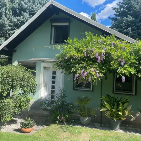 small cozy, lovingly furnished holiday house for 2 people