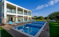 Alonaki Resort - Uima-altaat
