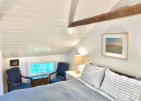 1820 Whaling Captain's Home - A Walk to a Coffee or Cocktail! - 3-stjärniga