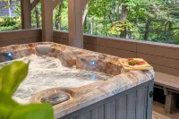 Mid-Century Modern • Game Room • Hot Tub - Alppimaja
