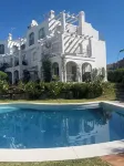 Lovely 3 bed 3 bath end villa with pool and beautiful port in Duquesa - 무료 와이파이