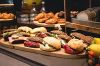 IntercityHotel Karlsruhe - breakfast