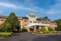Fairfield Inn & Suites Brunswick Freeport Hotel dekat Main Quad