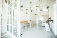 Posh 39 Hotels in Самфран