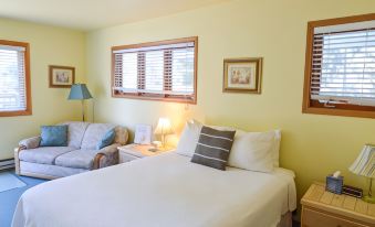 Sea Treasures Inn