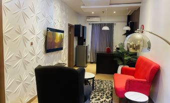 James Court Hotel & Luxury Apartments