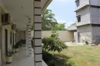 Penginapan Transit Tomato Hotels in Sena