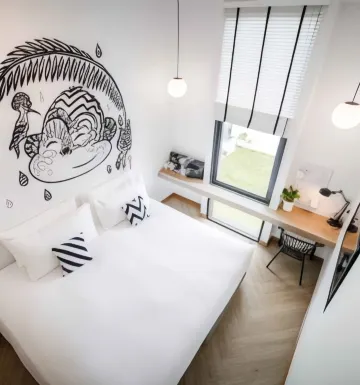 Gorilla pod ( Double bed + Loft bed )