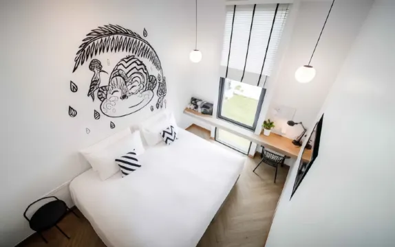 Gorilla pod ( Double bed + Loft bed )