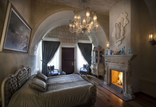 3. 세이크레드 하우..