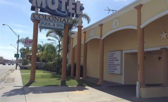 Colonial Pool & Spa Motel