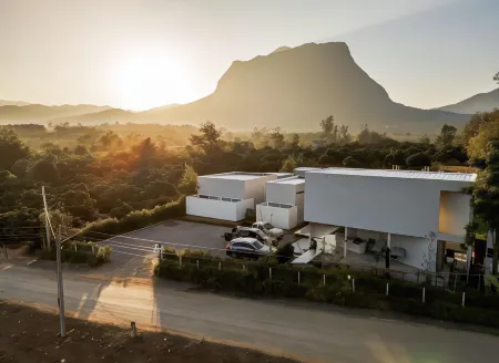 Mist Villa Отели рядом с достопримечательностью «Wat Cham PI»