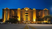 フロリダ モールにあるフロリダ ホテル & カンファレンス センター