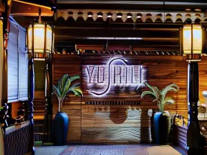 Yushili Hotel & Restaurant