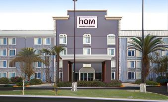 Hom, A Trademark Collection Hotel