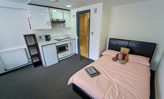 Spacious 1-Bed Studio in Birmingham