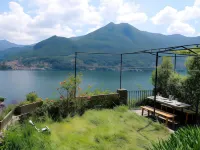 Up & up - by Myhomeincomo Hotel a Torno
