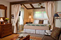 West Hill House B&B in MAD River Valley - parking